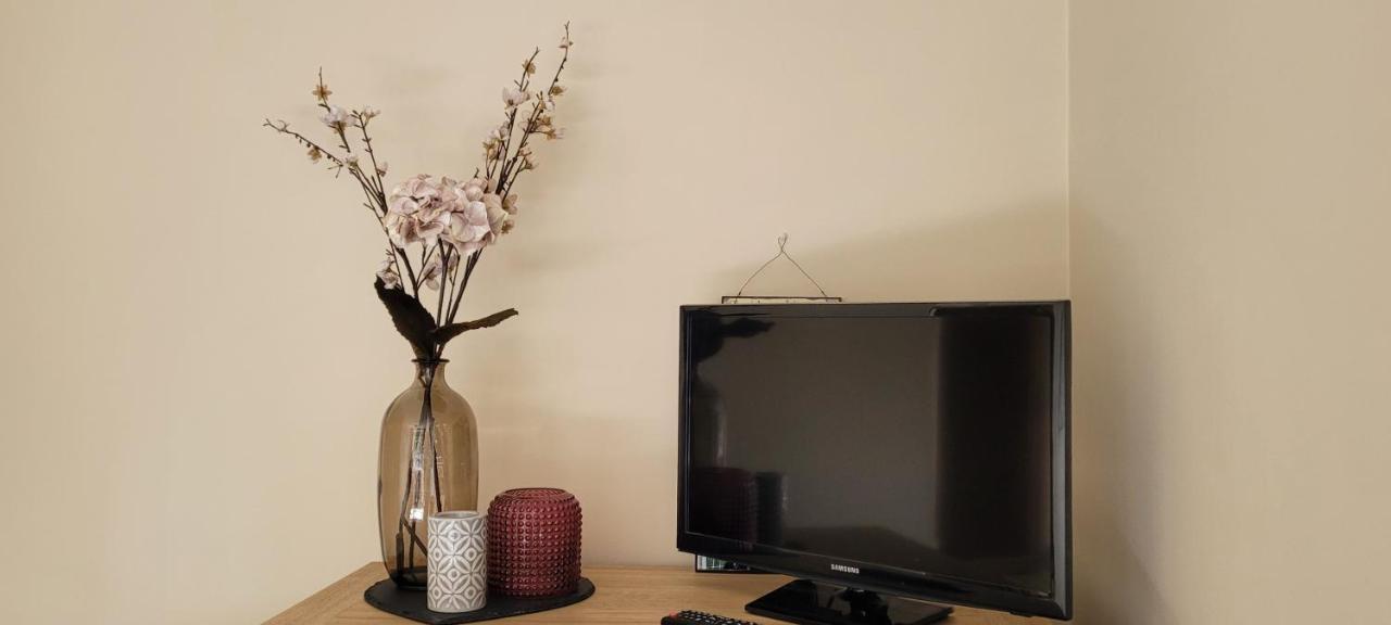 Ha'Penny Acre Bed & Breakfast Sherfield English Dış mekan fotoğraf