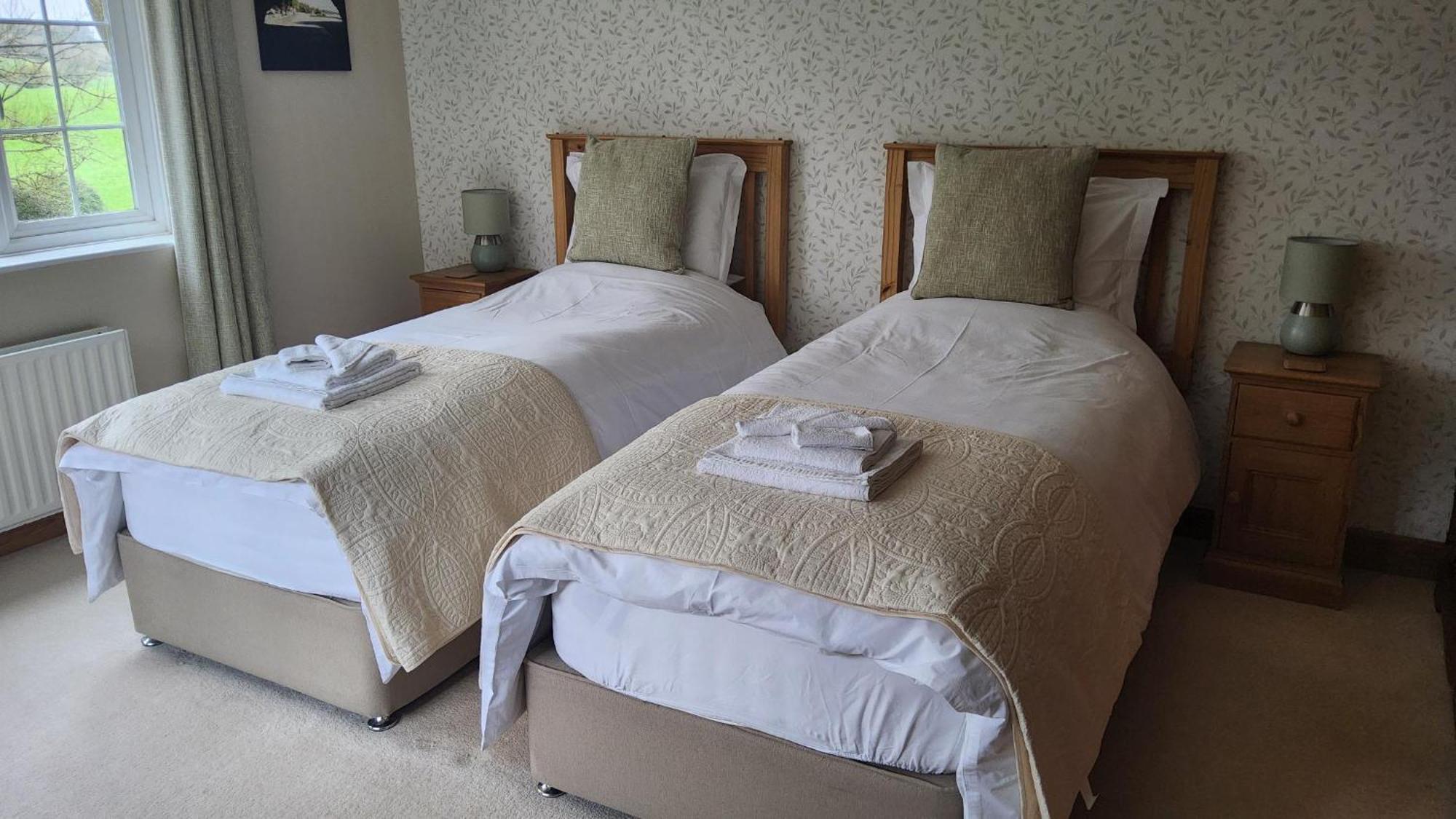 Ha'Penny Acre Bed & Breakfast Sherfield English Dış mekan fotoğraf