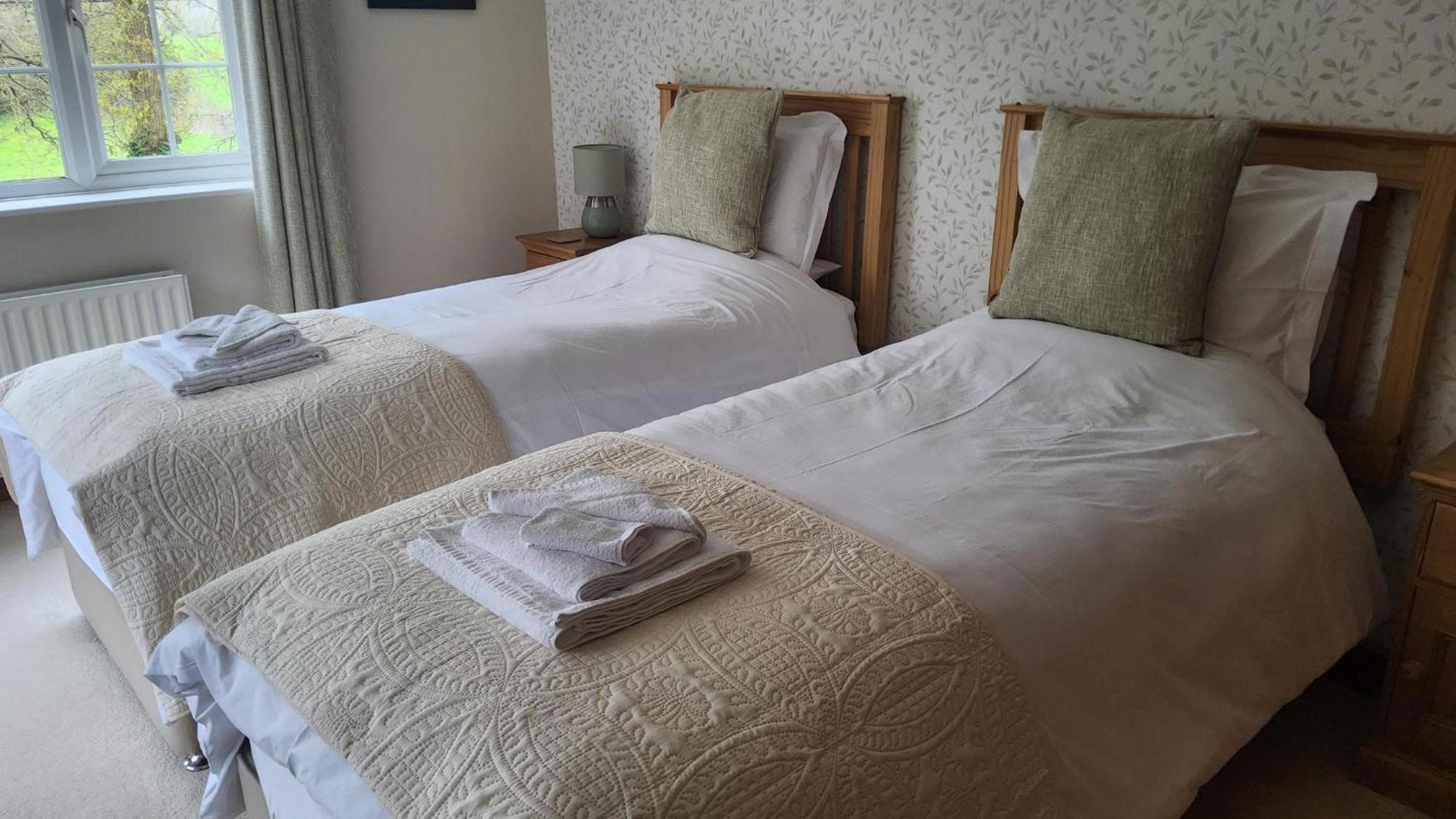 Ha'Penny Acre Bed & Breakfast Sherfield English Dış mekan fotoğraf