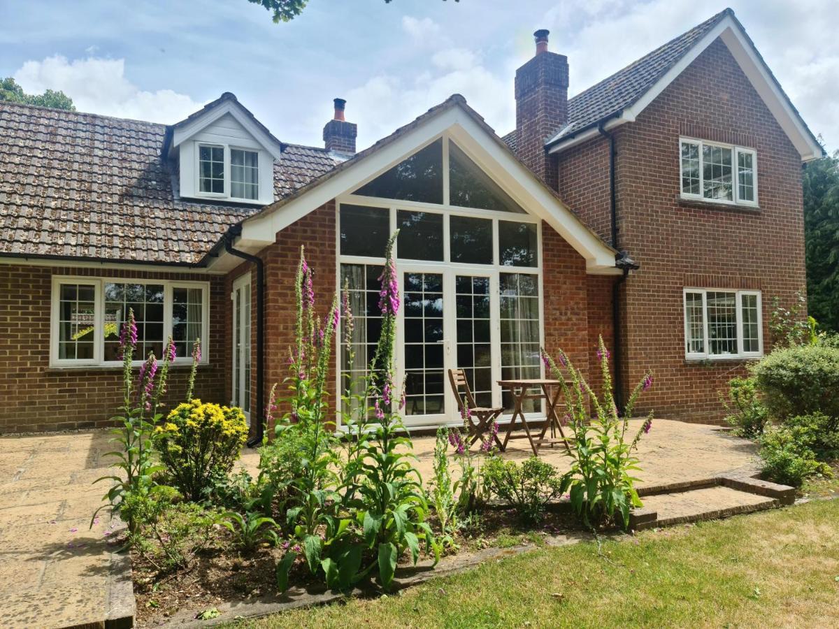 Ha'Penny Acre Bed & Breakfast Sherfield English Dış mekan fotoğraf